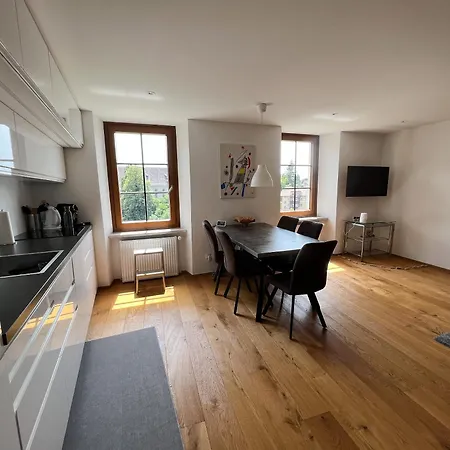 Uptown Jewel Apartament *