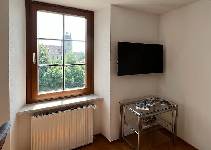 Uptown Jewel Apartment *