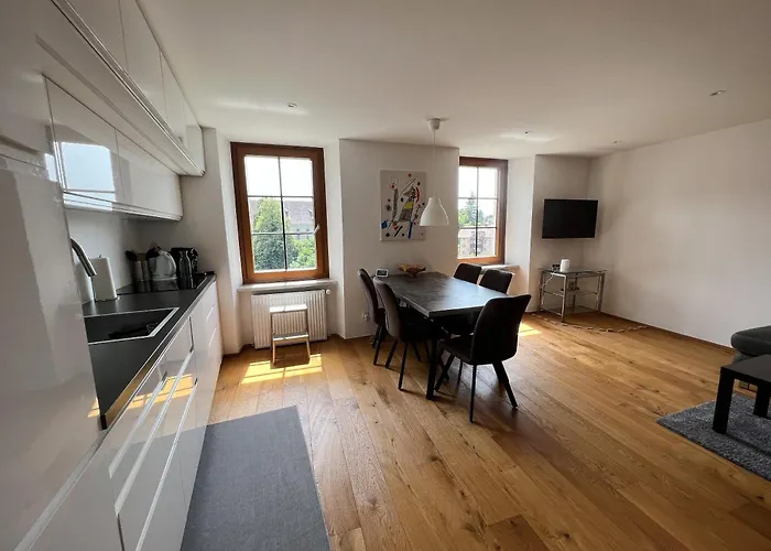 Uptown Jewel Apartment *